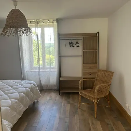 Les Jacquets بيت للعطل